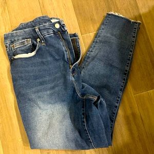 Good American Always Fit Skinny Jeans